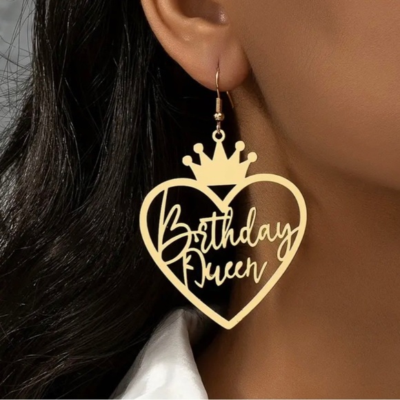 NEW 18k Gold Plated BIRTHDAY QUEEN Gold Dangle Earrings $28 Gold Tone - Picture 1 of 3